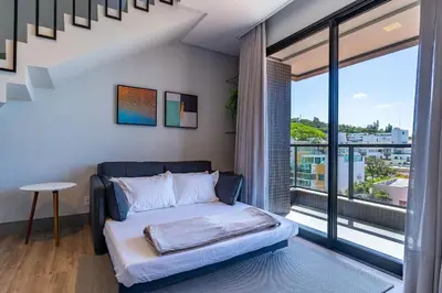 Uma cama ou camas num quarto em Aion 305 - Duplex compacto de luxo - 50 metros do mar!