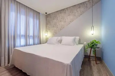 Uma cama ou camas num quarto em Aion 305 - Duplex compacto de luxo - 50 metros do mar!