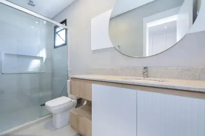 Uma casa de banho em Adra 306 - Cobertura Duplex com 3 suítes - Centro de Bombinhas
