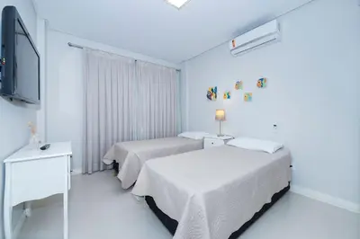 Uma cama ou camas num quarto em Mariscal Beach 101 - Apto 2 quartos na Praia do Mariscal