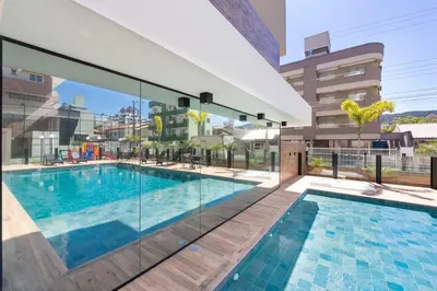 A piscina em ou perto de Terrazzo 402B - Apto 2 suítes em condomínio de luxo à 300 metros da Praia de Bombas