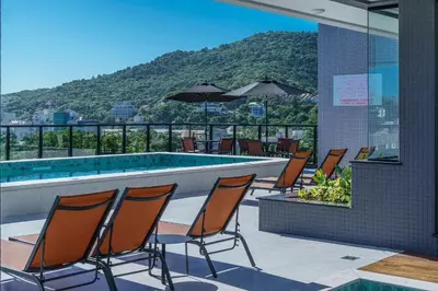 Uma vista geral da montanha ou uma vista da montanha a partir do apartamento