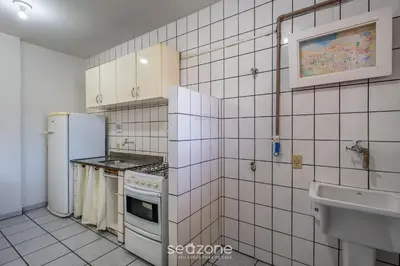A cozinha ou kitchenette de Apto 2Q 180m da praia com Garagem ERU032
