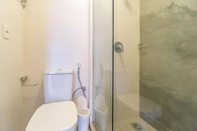 Uma casa de banho em Porto Madero - Apartamento em Condo com Piscina