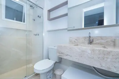Uma casa de banho em Terrazzo 602B - Cobertura duplex 2 suítes em condomínio de luxo à 300 metros da Praia de Bombas