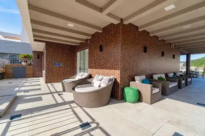 Uma área de estar em Porto Madero - Apartamento Alto Padrão em Condo com Piscina