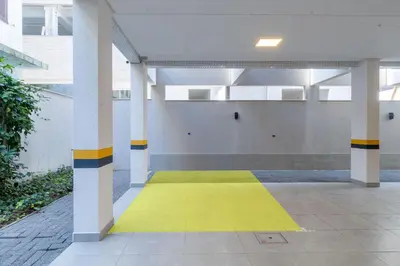 A planta de Porto Madero - Amplo Apartamento em Condo com Piscina