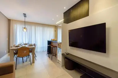 Uma televisão e/ou sistema de entretenimento em Porto Madero - Amplo Apartamento em Condo com Piscina