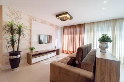 Uma televisão e/ou sistema de entretenimento em Cobertura Espetacular com Jacuzzi Privativa em Condo de Luxo