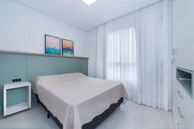 Uma cama ou camas num quarto em Adra 106 - 3 Quartos - 2 Vagas de Garagem | Centro de Bombinhas
