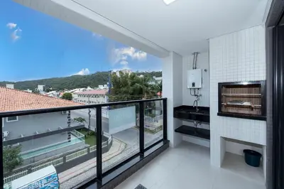 Uma vista geral da montanha ou uma vista da montanha a partir do apartamento
