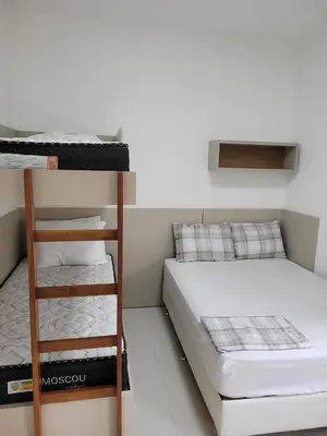 Uma cama ou camas num quarto em Apartamento Residencial Mar Azul - praia de Palmas - Governador Celso Ramos-SC