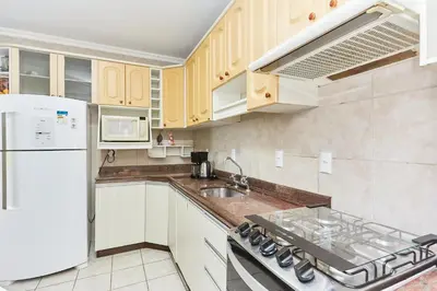 A planta de 950 Apartamento em Bombinhas com 3 dormitórios. VISTA PARA O MAR