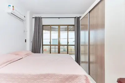 A planta de 950 Apartamento em Bombinhas com 3 dormitórios. VISTA PARA O MAR