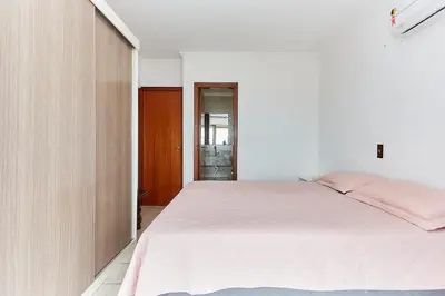 A planta de 950 Apartamento em Bombinhas com 3 dormitórios. VISTA PARA O MAR