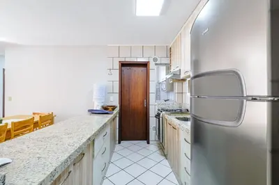 A cozinha ou kitchenette de Apto c/ varanda a 250m da praia de Mariscal CIT0066