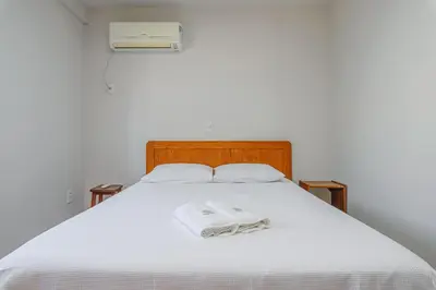 Uma cama ou camas num quarto em Apto c/ varanda a 250m da praia de Mariscal CIT0066