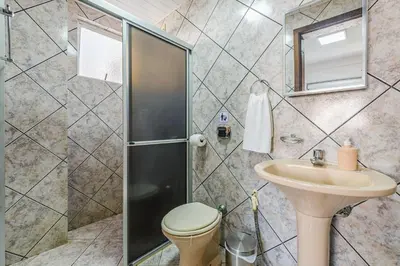 Uma casa de banho em Apto c/ varanda a 250m da praia de Mariscal CIT0066