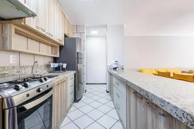 A cozinha ou kitchenette de Apto c/ varanda a 250m da praia de Mariscal CIT0066