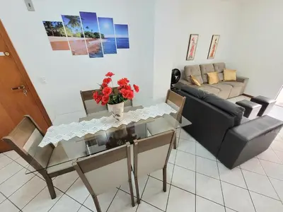 Uma área de estar em Apartamento 200 metros da praia 03 quartos com ar condicionado - Meia Praia - Itapema