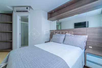 Uma cama ou camas num quarto em Boulevard 123 D - Apartamento com 3 dormitórios em elegante condomínio com piscina aquecida na praia do centro de Bombinhas
