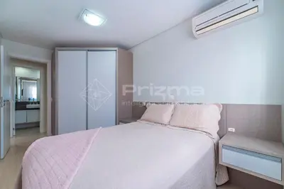 Uma cama ou camas num quarto em Boulevard 123 D - Apartamento com 3 dormitórios em elegante condomínio com piscina aquecida na praia do centro de Bombinhas