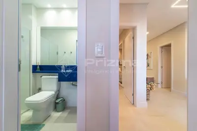 Uma casa de banho em 304 Bl 02 - WaldGarten Bombinhas - 50m do Mar e Frente Avenida - Condomínio de Alto Padrão - Piscina - Academia - Salão de jogos