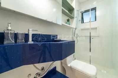 Uma casa de banho em 304 Bl 02 - WaldGarten Bombinhas - 50m do Mar e Frente Avenida - Condomínio de Alto Padrão - Piscina - Academia - Salão de jogos