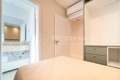 Uma cama ou camas num quarto em 505 Bl 03 - WaldGarten Bombinhas - 50 m do Mar e Frente Avenida - Condomínio de Alto Padrão - Piscina - Academia - Salão de jogos