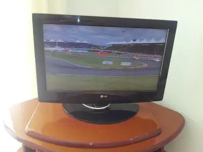 Uma televisão e/ou sistema de entretenimento em Apartamento Bombas