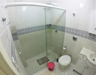 Uma casa de banho em Apartamento Bombas