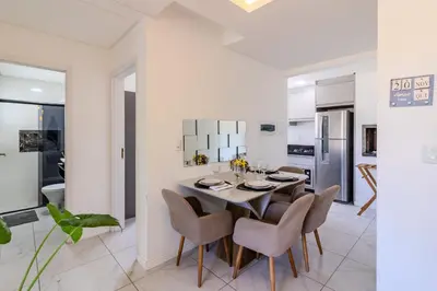 A cozinha ou kitchenette de Apartamento novo, próximo às praias e centro de eventos
