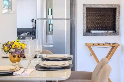 A planta de Apartamento novo, próximo às praias e centro de eventos