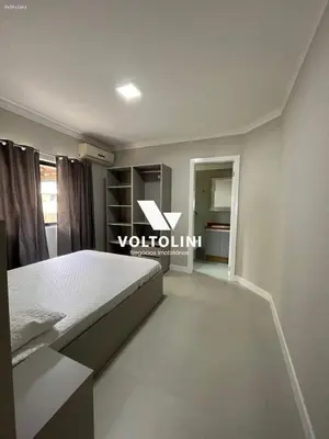 Uma cama ou camas num quarto em 02 APARTAMENTO TÉRREO BEIRA MAR - Apto 02