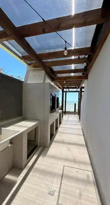 Uma televisão e/ou sistema de entretenimento em 02 APARTAMENTO TÉRREO BEIRA MAR - Apto 02
