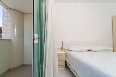 Uma cama ou camas num quarto em Apartamento 2 dormitórios no centro de Bombinhas com 1 suite