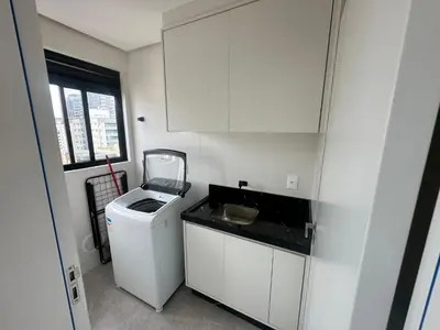 A cozinha ou kitchenette de Ap Meia Praia Luxuoso na Aluguejaah