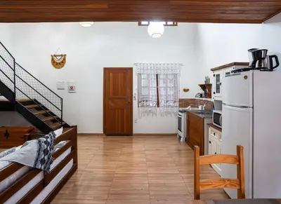 A cozinha ou kitchenette de Praia do Estaleiro-BC, 2 vagas, Ar, Churras e Pet Friendly