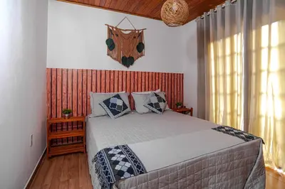 Uma cama ou camas num quarto em Praia do Estaleiro-BC, 2 vagas, Ar, Churras e Pet Friendly