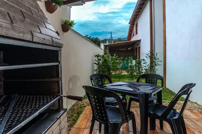 Uma varanda ou terraço em BC Praia Estaleiro - 2 Vagas, Ar, Churras e Pet OK