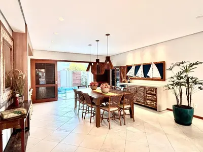 A planta de 192 - Casa luxo com 5 suítes e piscina aquecida