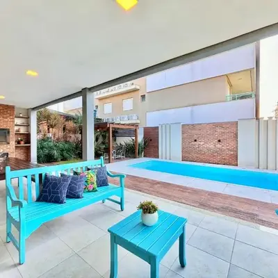 192 - Casa luxo com 5 suítes e piscina aquecida