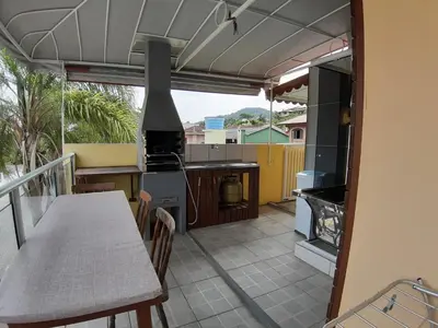 A cozinha ou kitchenette de Alugo ótima casa , Centro Bombinhas!