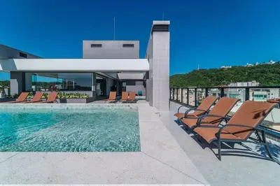 A piscina em ou perto de Adra 205 - Apartamento com 3 quartos - Centro de Bombinhas