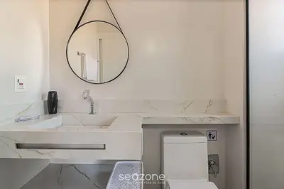 A planta de Apto moderno c/ vista mar a 75m da praia LLR802