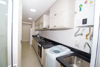 A cozinha ou kitchenette de Puntarenas 204 - Apto 2 suítes à 80 metros da Praia do Mariscal