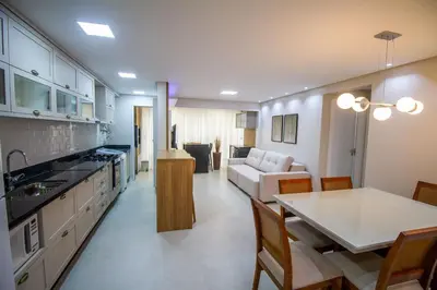 A cozinha ou kitchenette de Puntarenas 204 - Apto 2 suítes à 80 metros da Praia do Mariscal