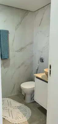 Uma casa de banho em APARTAMENTO DE 3 DORM - CANTO GRANDE (BOMBINHAS/SC)