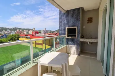 Uma varanda ou terraço em 377 - Belissimo apartamento na praia de Bombas
