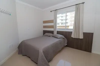 Uma cama ou camas num quarto em 377 - Belissimo apartamento na praia de Bombas
